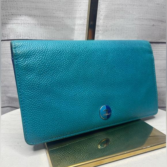 CHANEL Handbags - CHANEL *ULTRA RARE* Bi-color Caviar CC long wallet